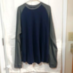 Under Armor long sleeve thermal shirt.